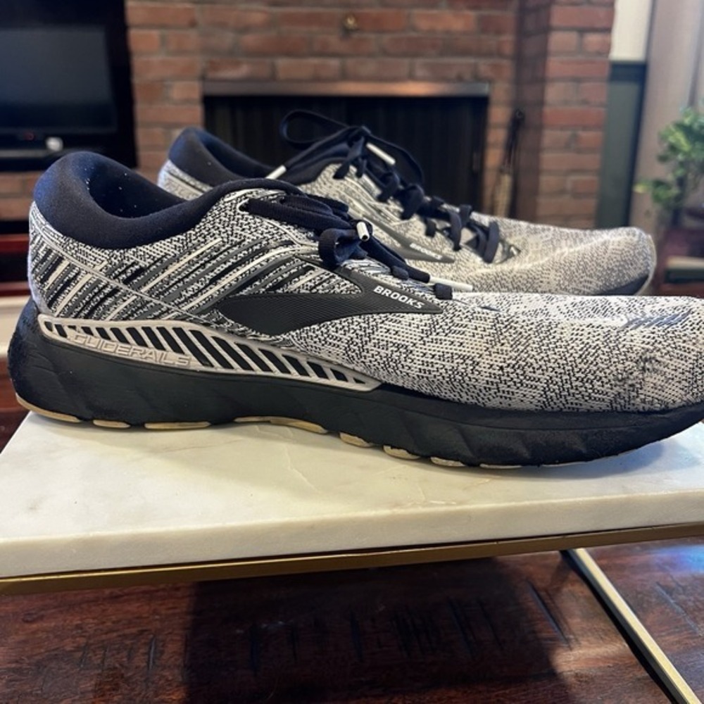 Brooks Mens Adrenaline GTS 19 1102941D156 Gray Black Running Shoes‎ Size 12